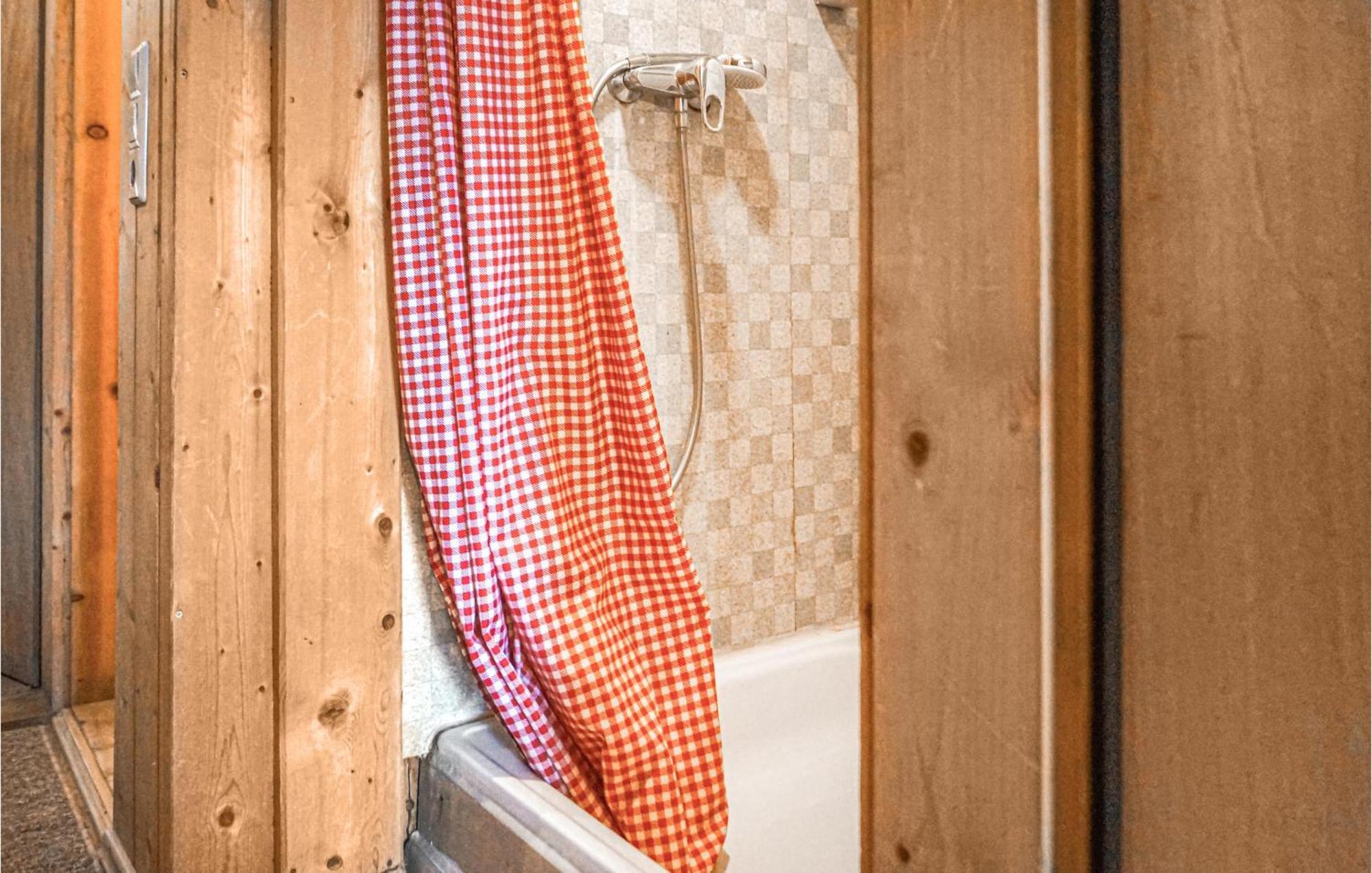 1 Bedroom Cozy Apartment In Hinterburg Екстериор снимка